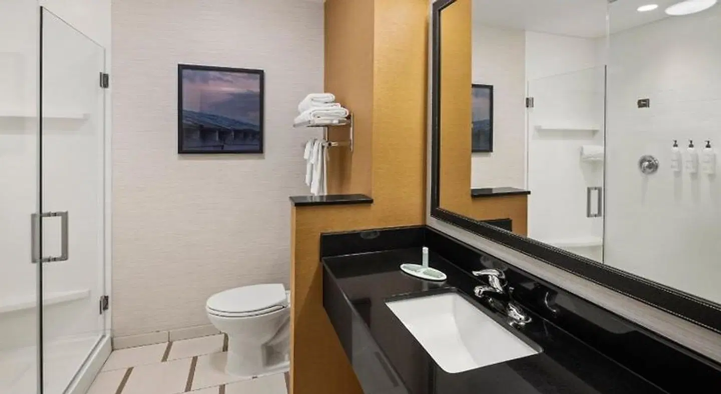 Fairfield by Marriott Inn & Suites Waterloo Cedar Falls Badezimmer