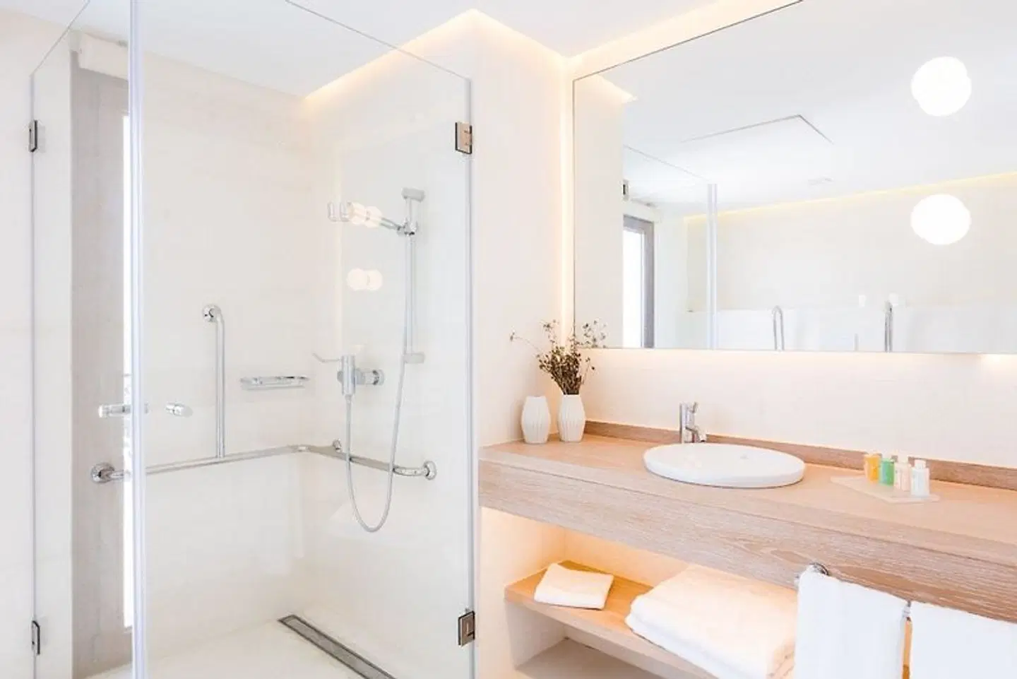 Gatzara Suites Santa Gertrudis Badezimmer