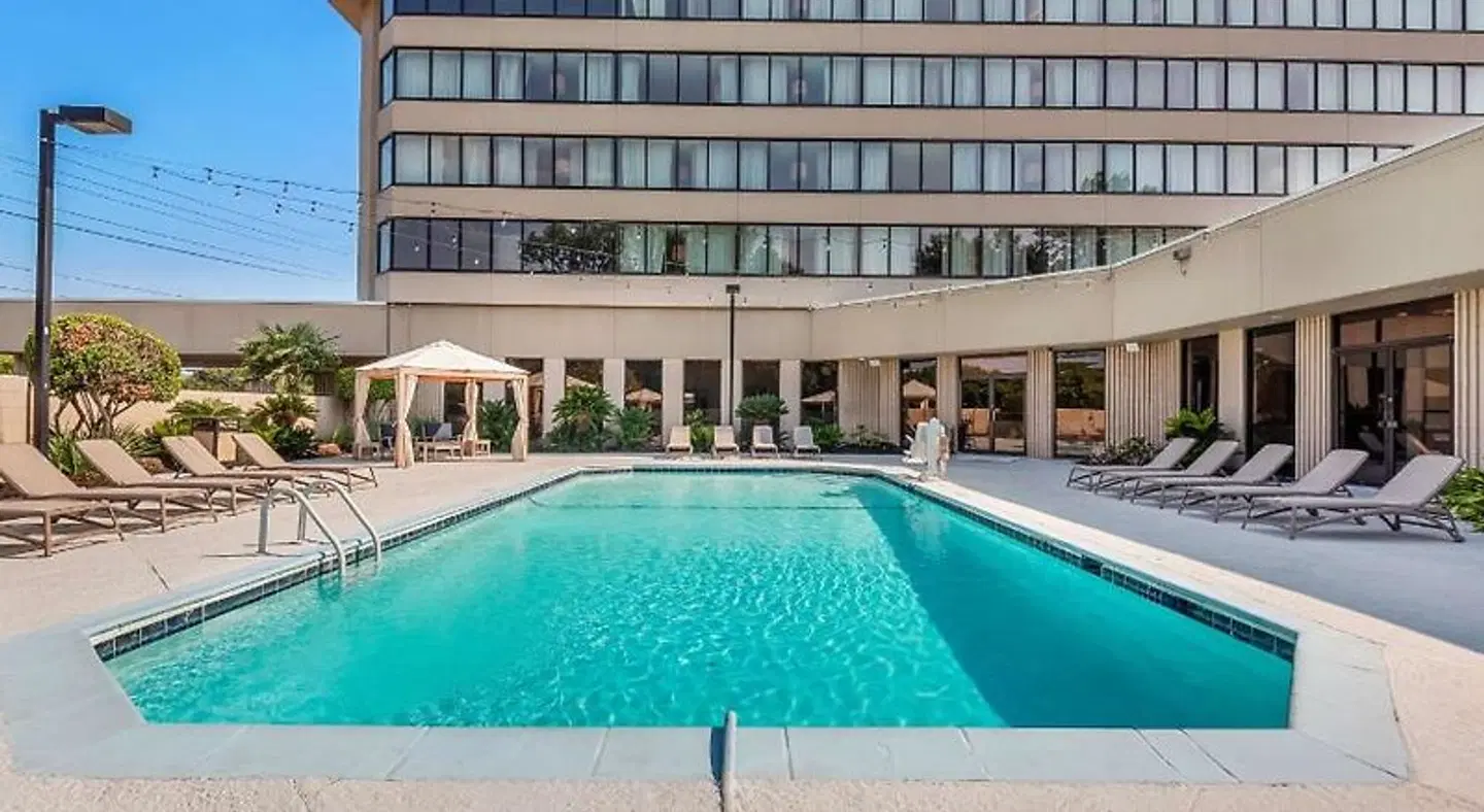 Magnolia Bluffs Casino Hotel, BW Premier Collection OUTDOOR_POOL