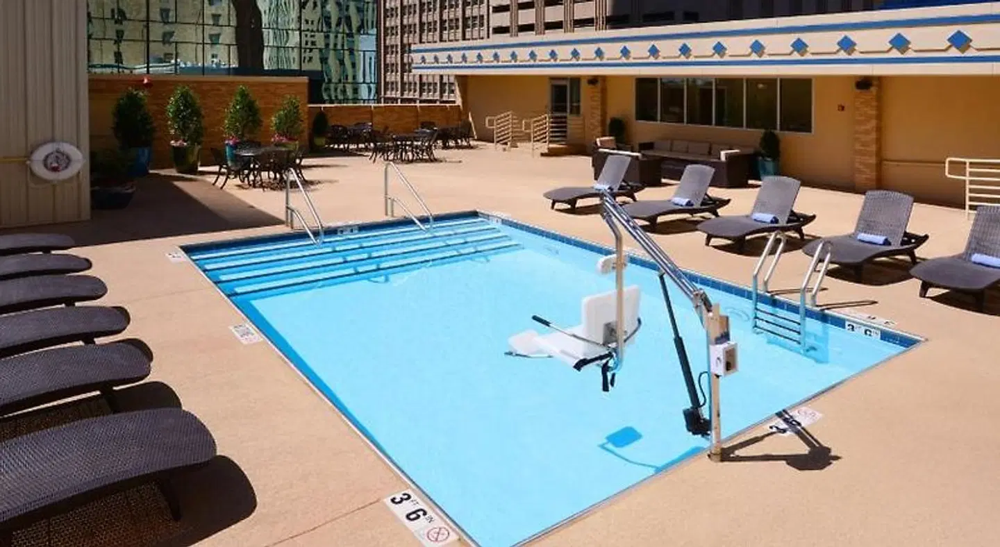 Courtyard by Marriott Fort Worth Downtown/Blackstone OUTDOOR_POOL