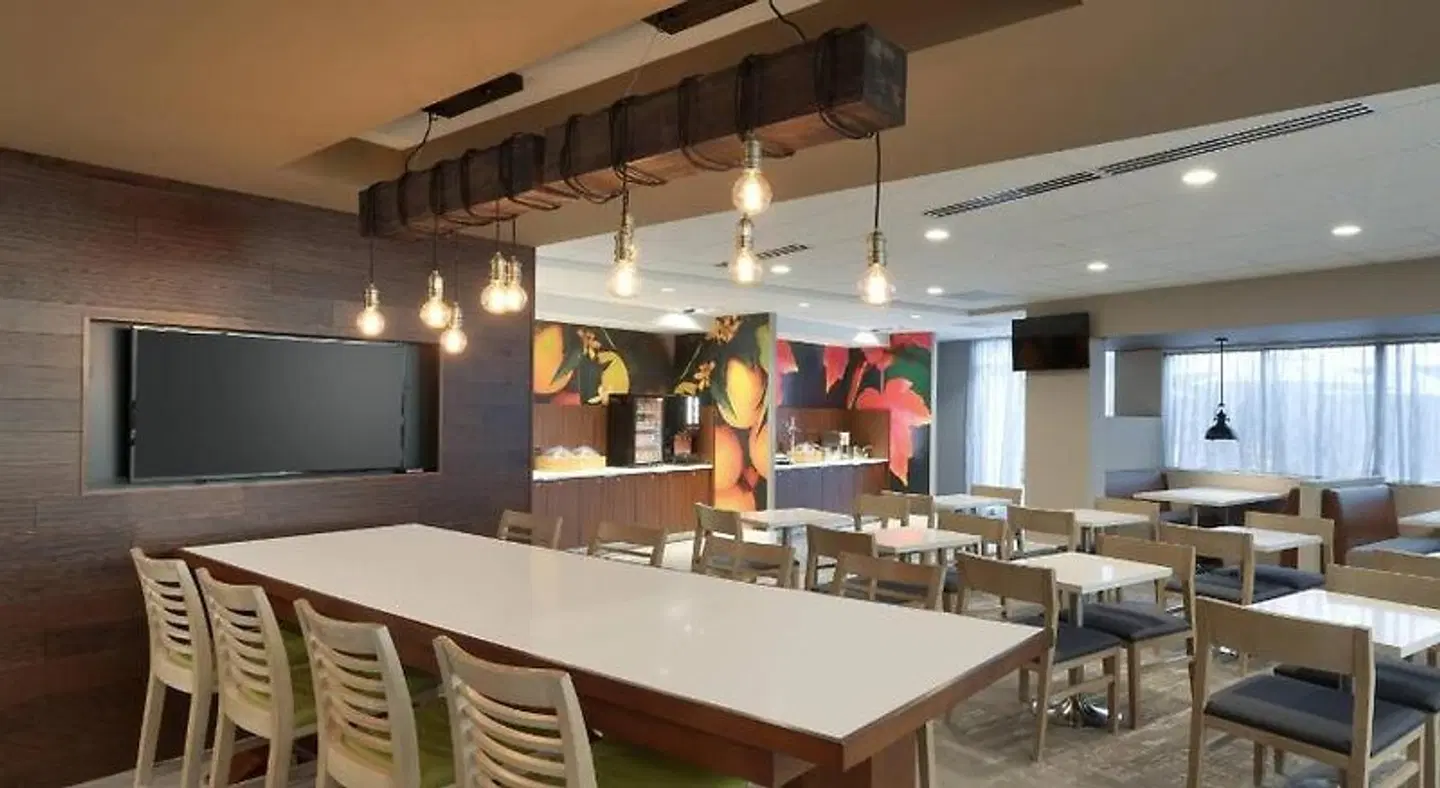 Fairfield by Marriott Inn & Suites Springfield North Bar