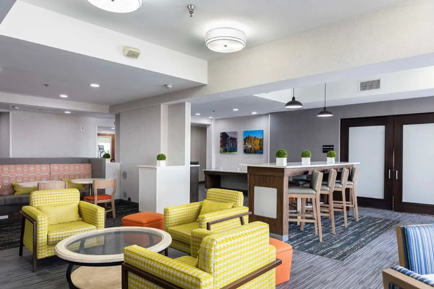 Hampton Inn Springfield Bar