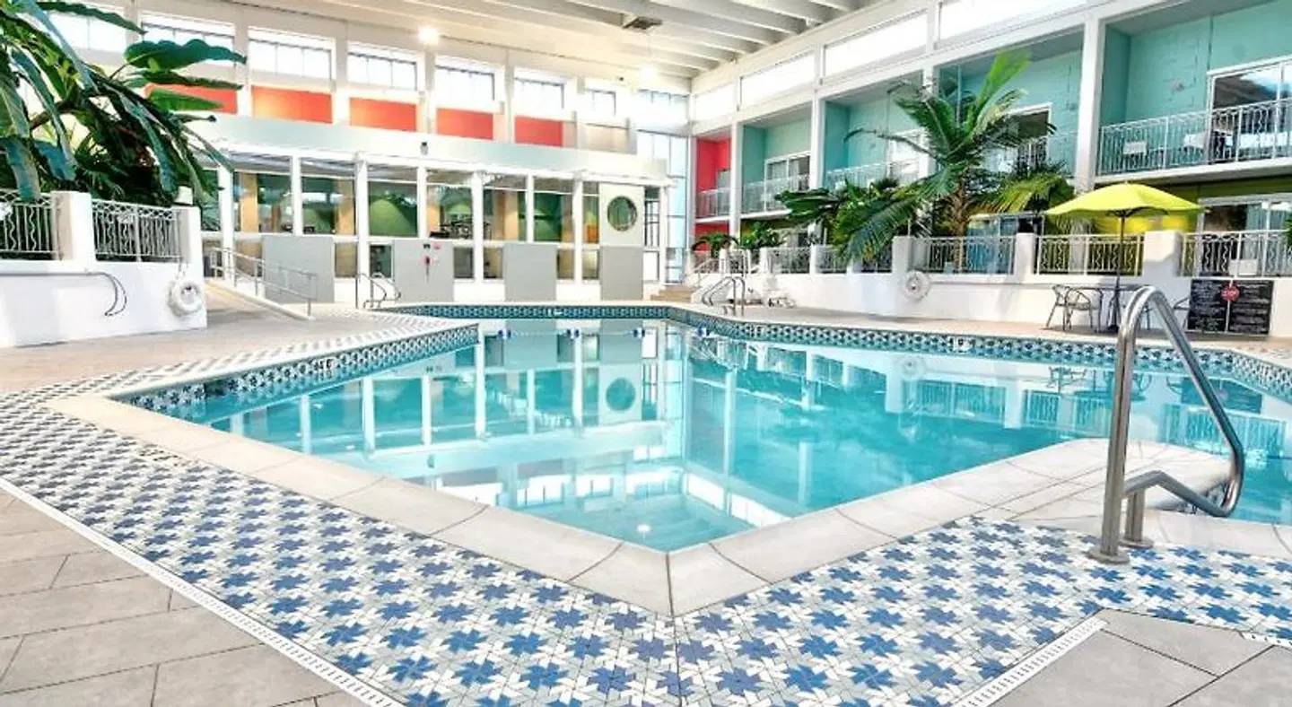 Oasis Hotel & Conv. Center, Ascend Hotel Collection Hallenbad