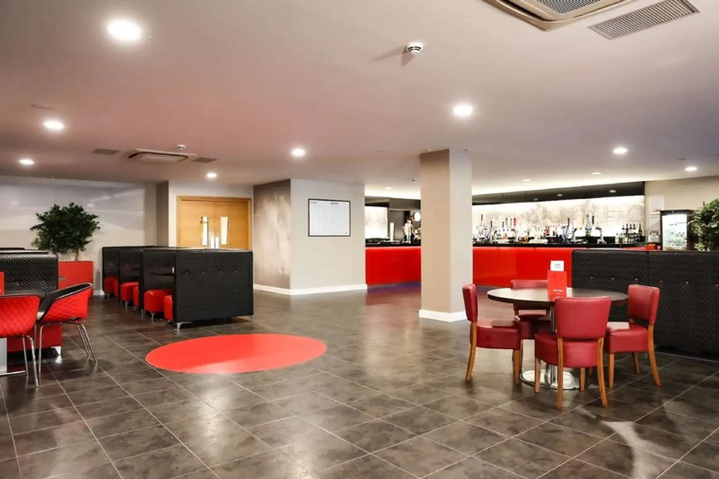 DoubleTree by Hilton Hotel Milton Keynes LOUNGE_LOBBY