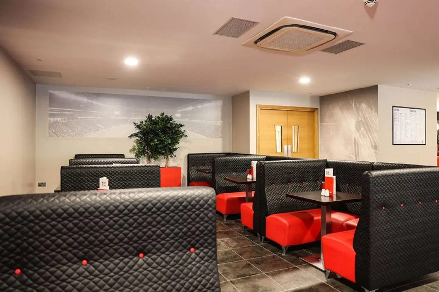DoubleTree by Hilton Hotel Milton Keynes LOUNGE_LOBBY