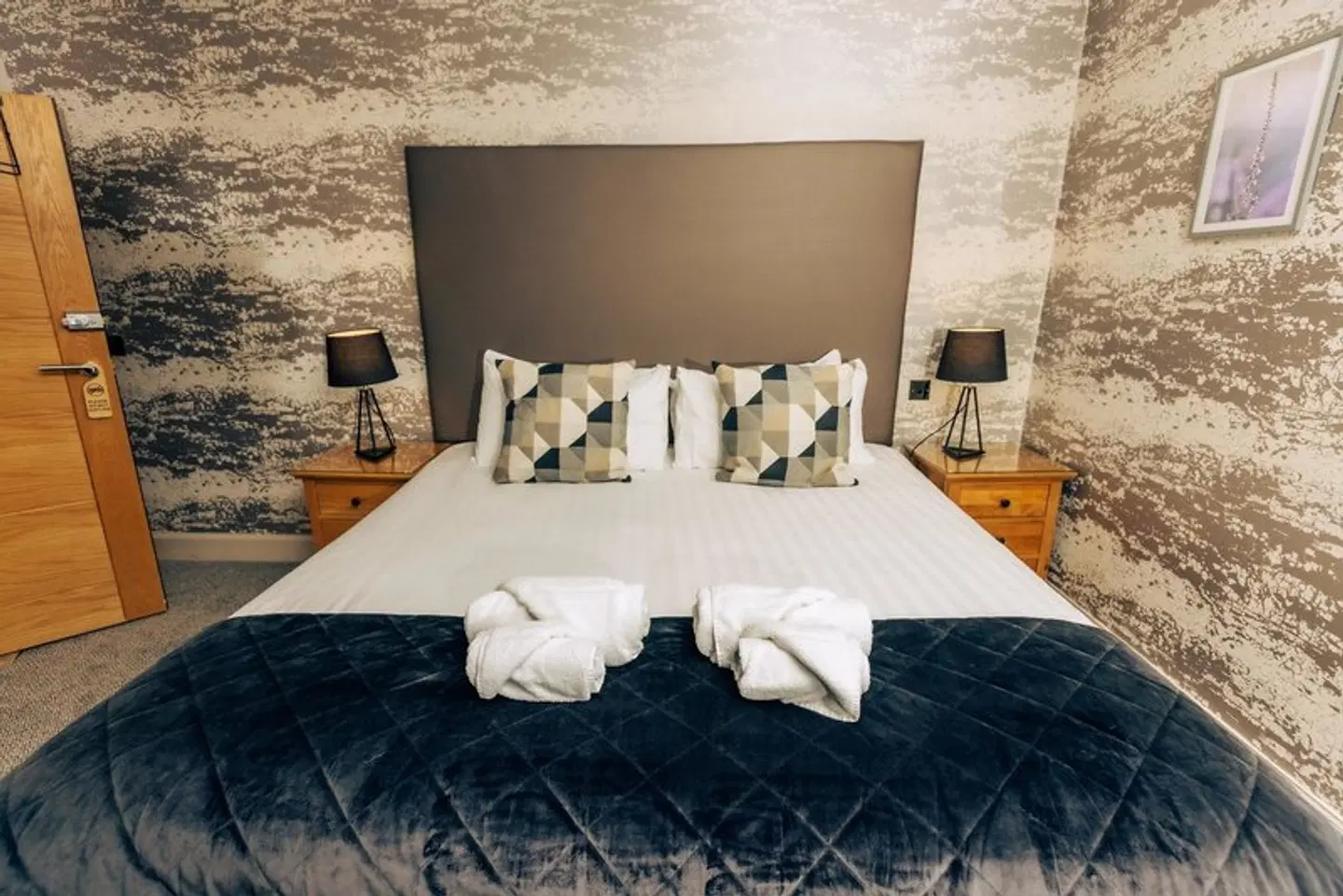 The Tower Gastro Pub & Apartments ROOM_EXAMPLE