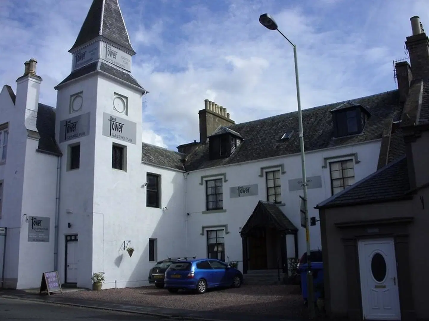 The Tower Gastro Pub & Apartments EXTERIOR