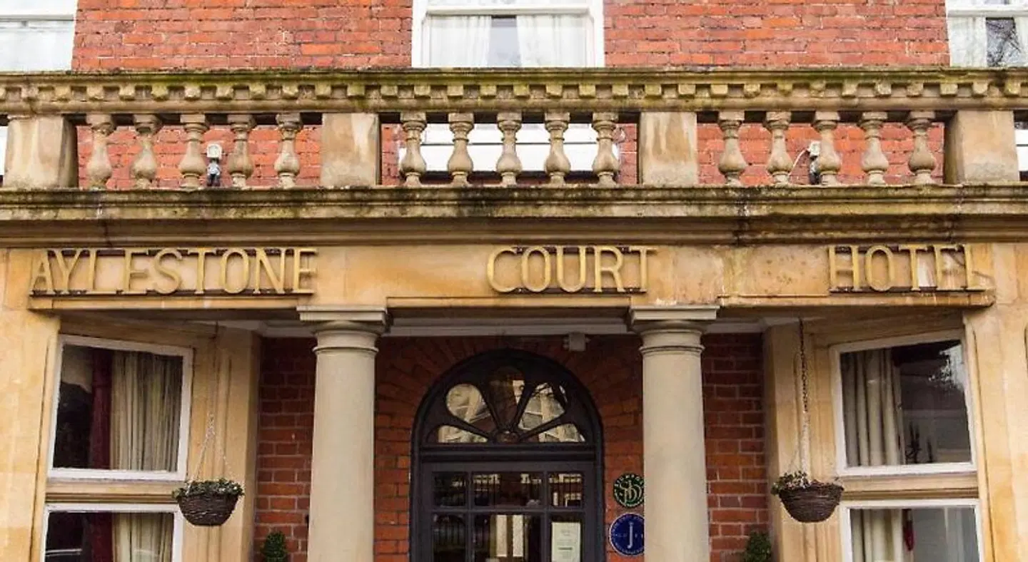 Aylestone Court Hotel EXTERIOR