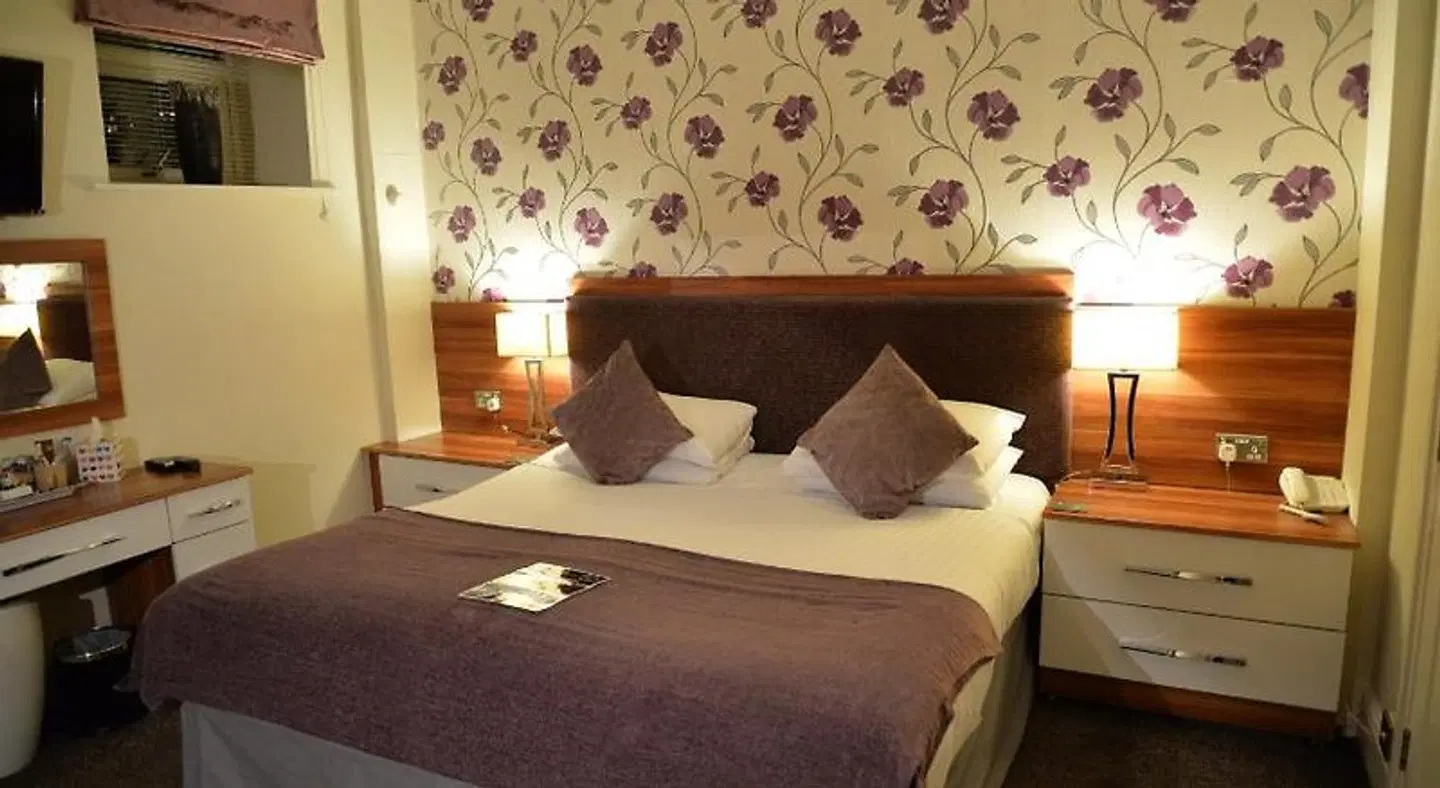 Lauriston & Lawton Court Hotel ROOM_EXAMPLE