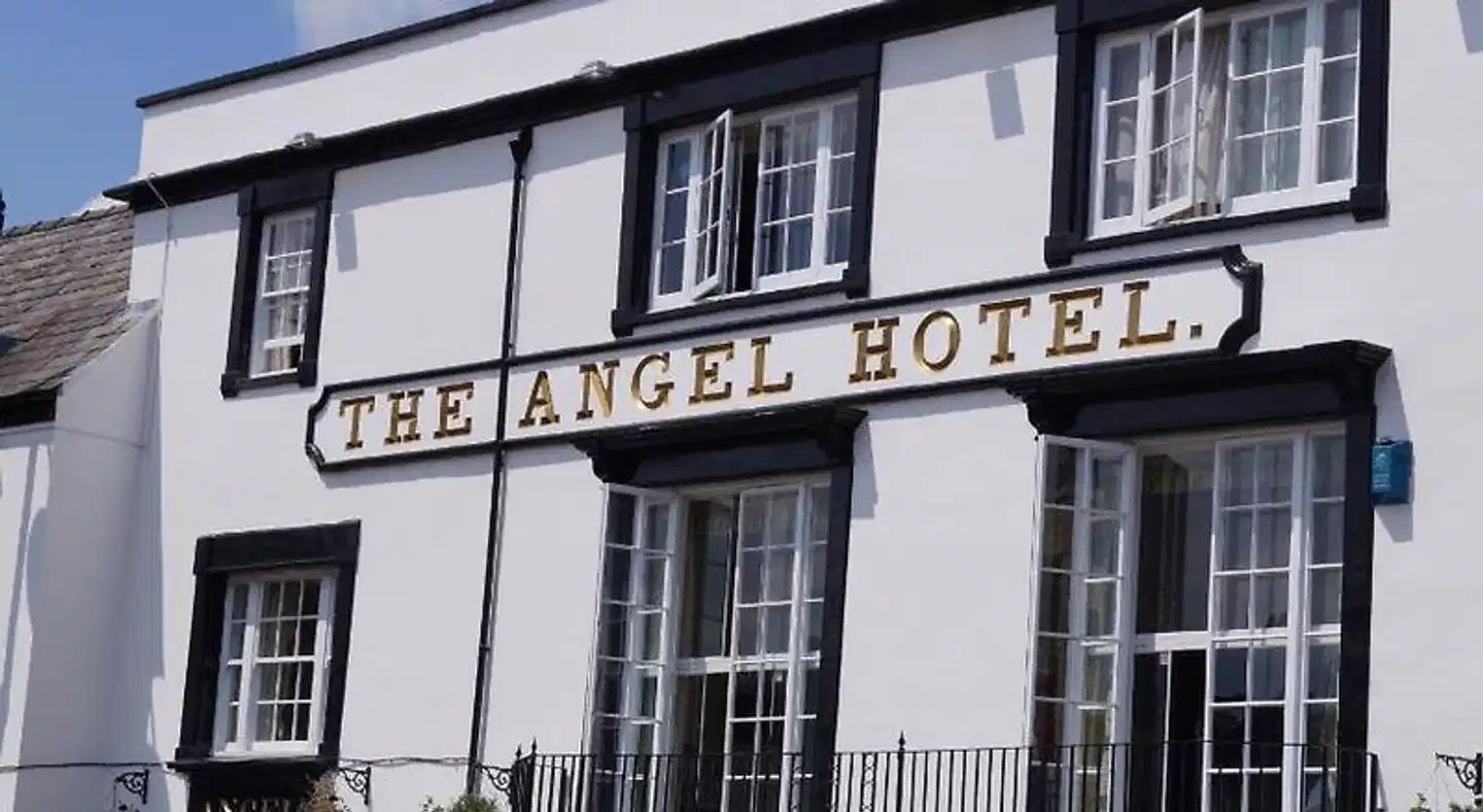 The Angel Hotel - Relax Innz Aussenansicht
