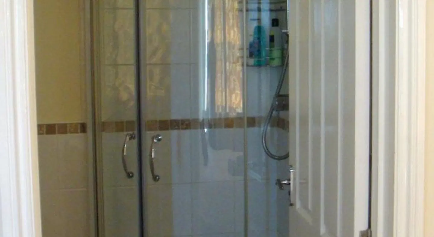 The Harlequin Guest House Badezimmer