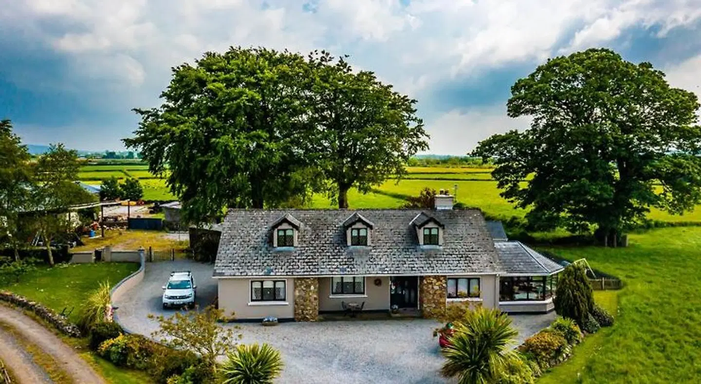 The Ring Farmhouse EXTERIOR