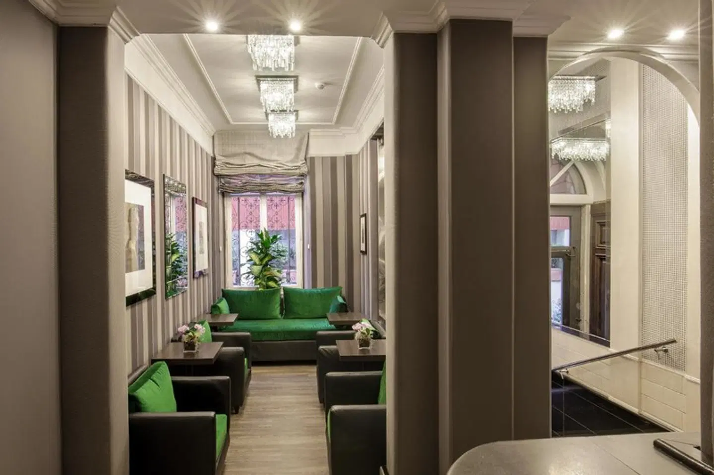 Royal Court LOUNGE_LOBBY