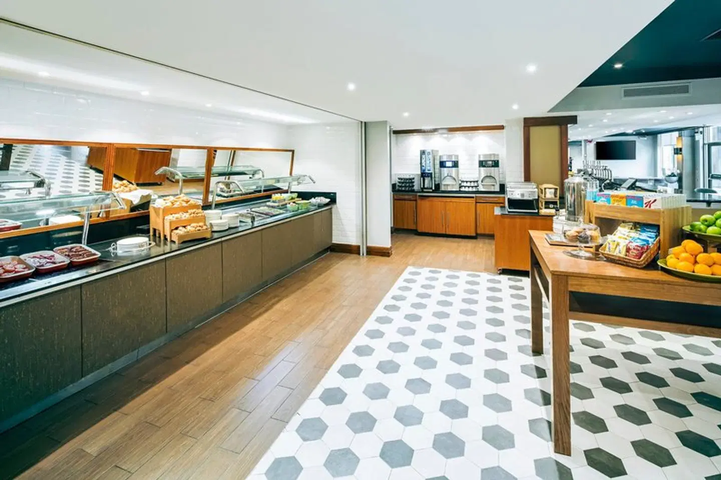 Holiday Inn Peterborough West by IHG LOUNGE_LOBBY