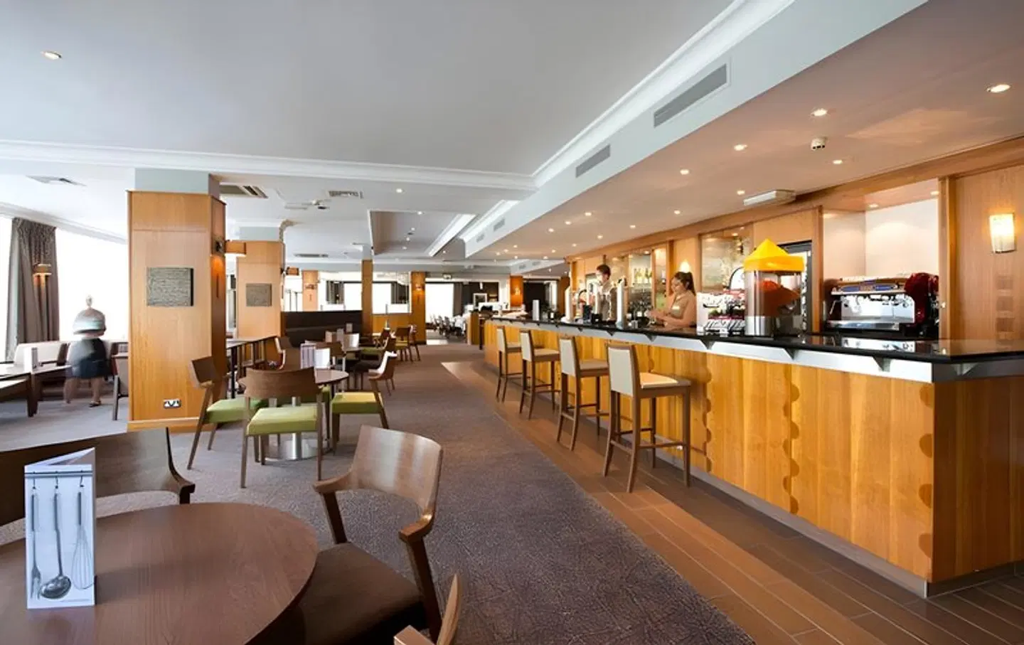 Holiday Inn Peterborough West by IHG Bar