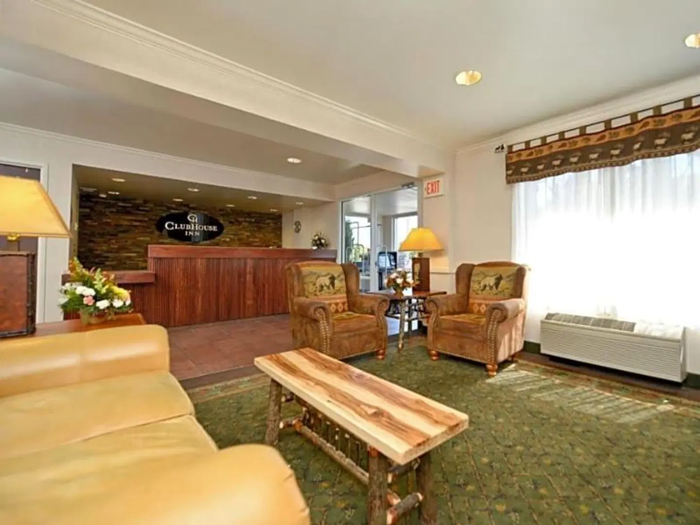 Clubhouse Inn LOUNGE_LOBBY