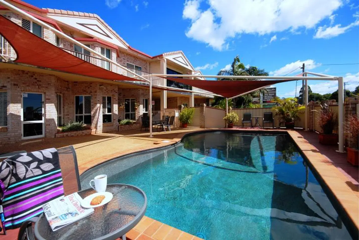 Highlander Motor Inn OUTDOOR_POOL