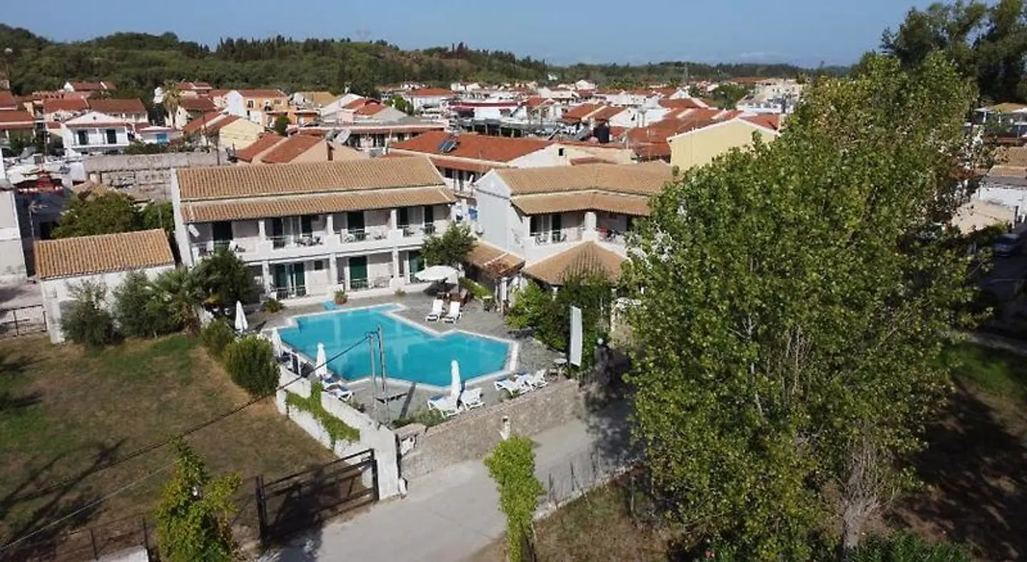 Toni's Guesthouse EXTERIOR