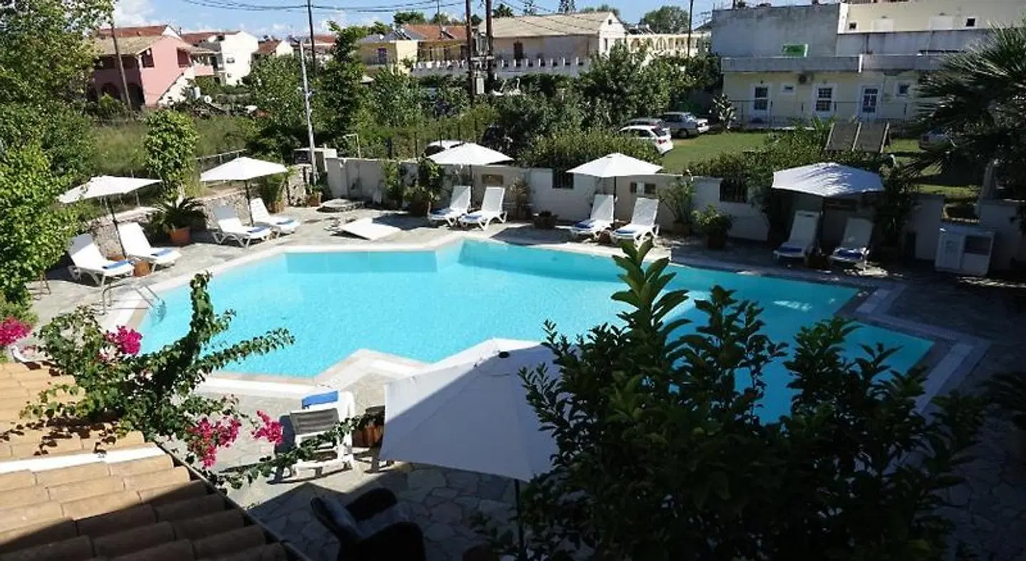 Toni's Guesthouse OUTDOOR_POOL