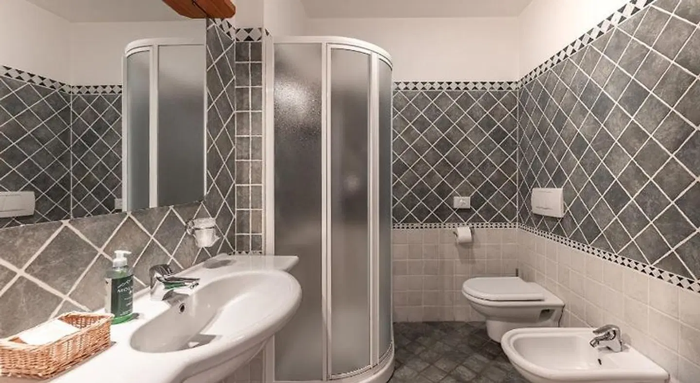 Sasso Rosso Badezimmer