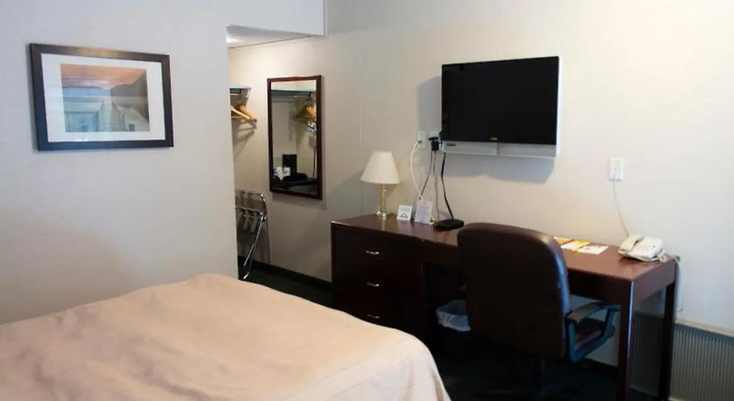 Days Inn by Wyndham Lethbridge ROOM_EXAMPLE