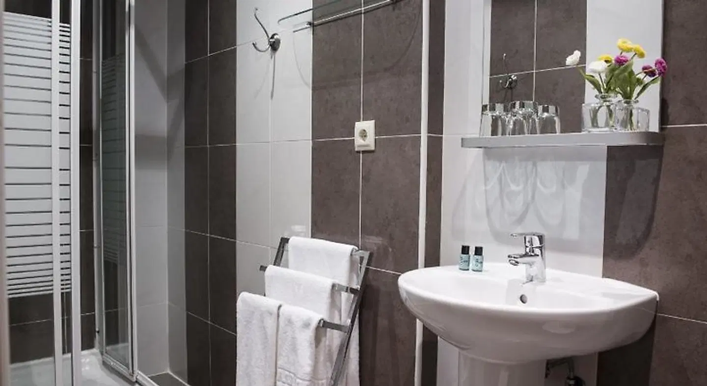 THC Gran Via Hostel Badezimmer