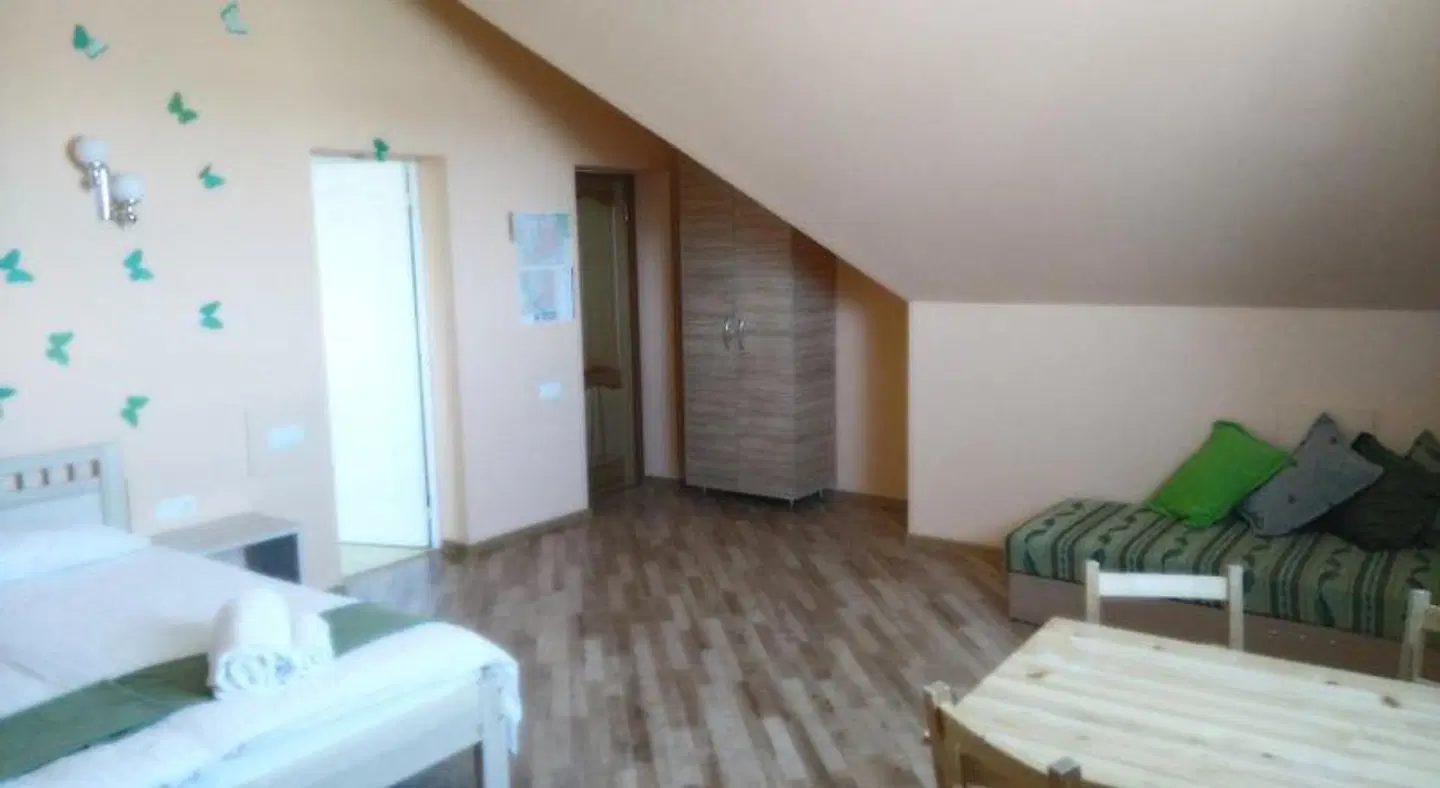 Biplan Guest House Arsenal ROOM_EXAMPLE