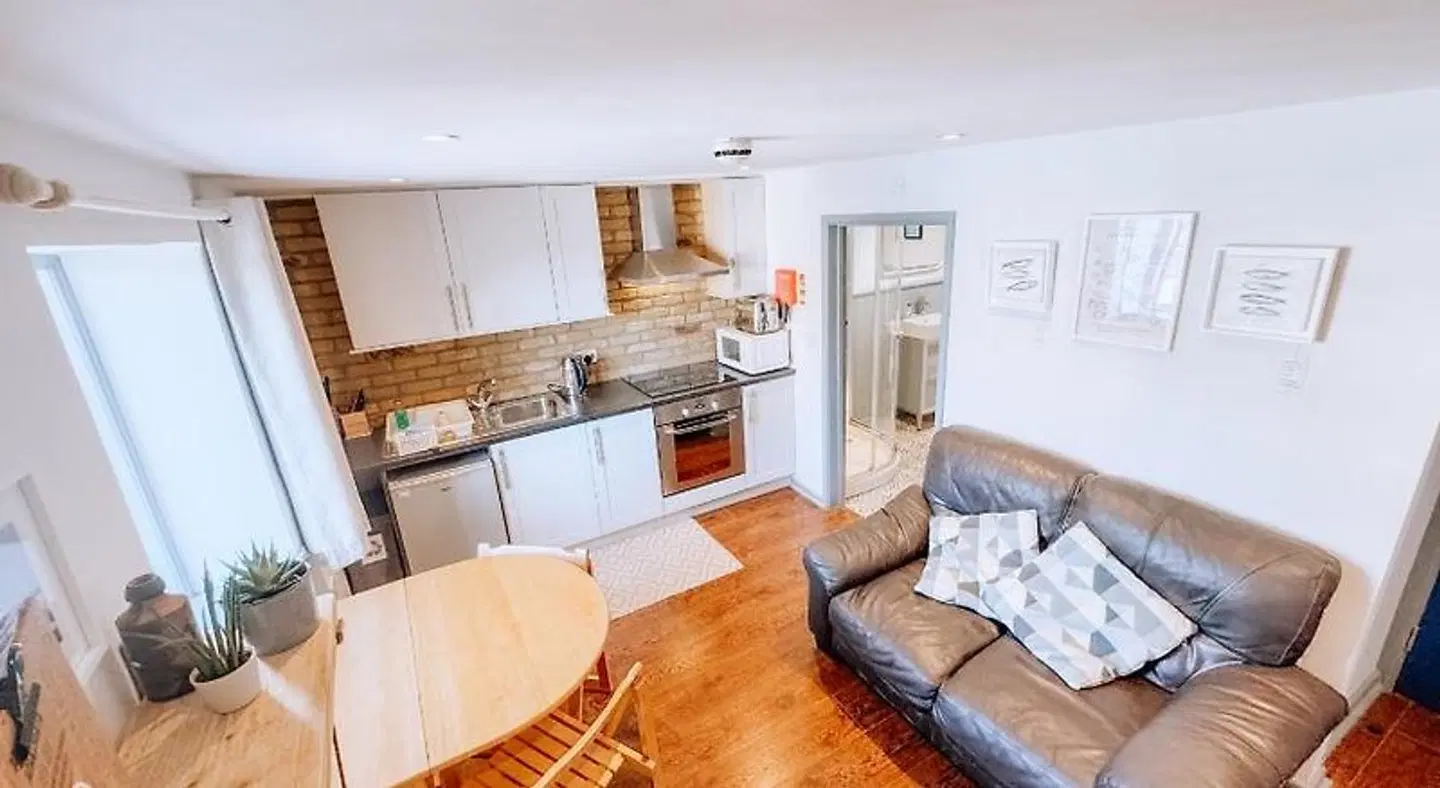 Route 2 Apartments ROOM_EXAMPLE