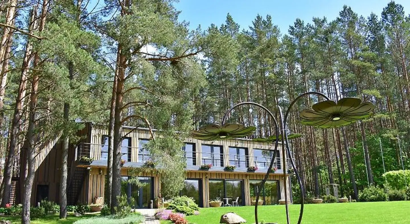 Pu' takas EXTERIOR
