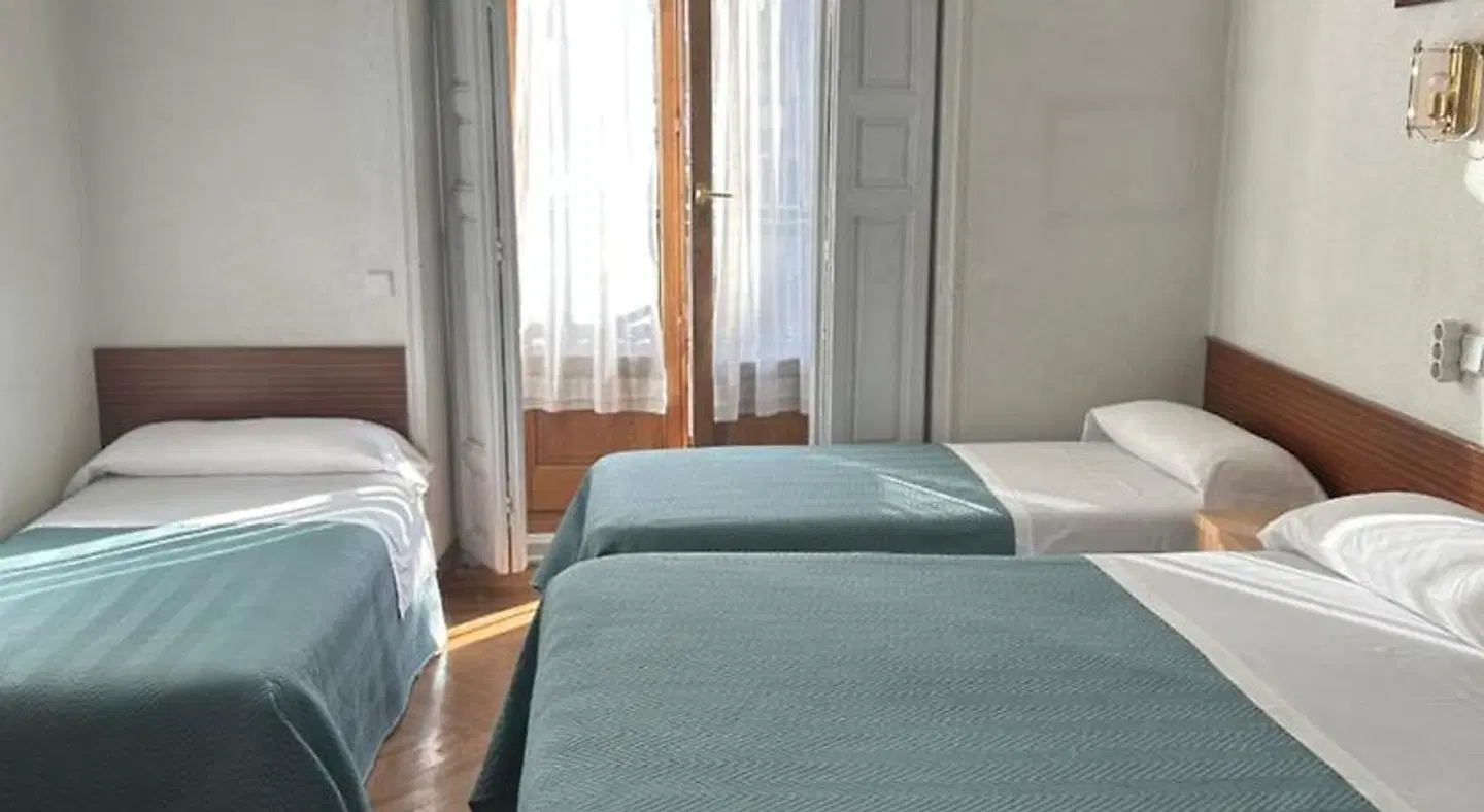 Hostal Tudescos ROOM_EXAMPLE