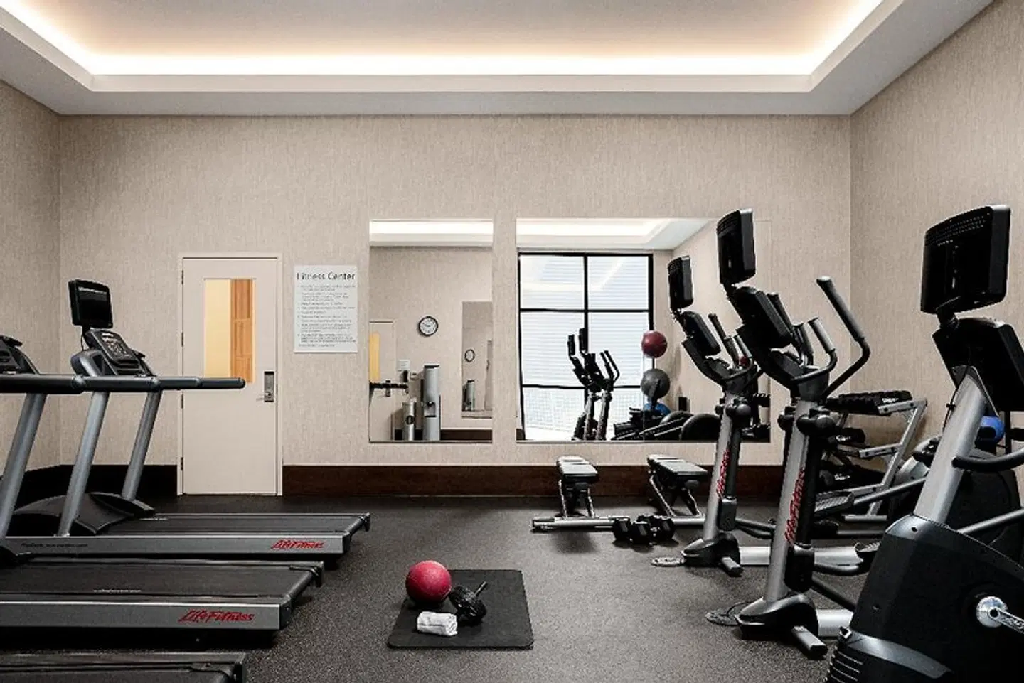 Holiday Inn & Suites Nashville Downtown - Broadway by IHG SPORTS_AND_LEISURE