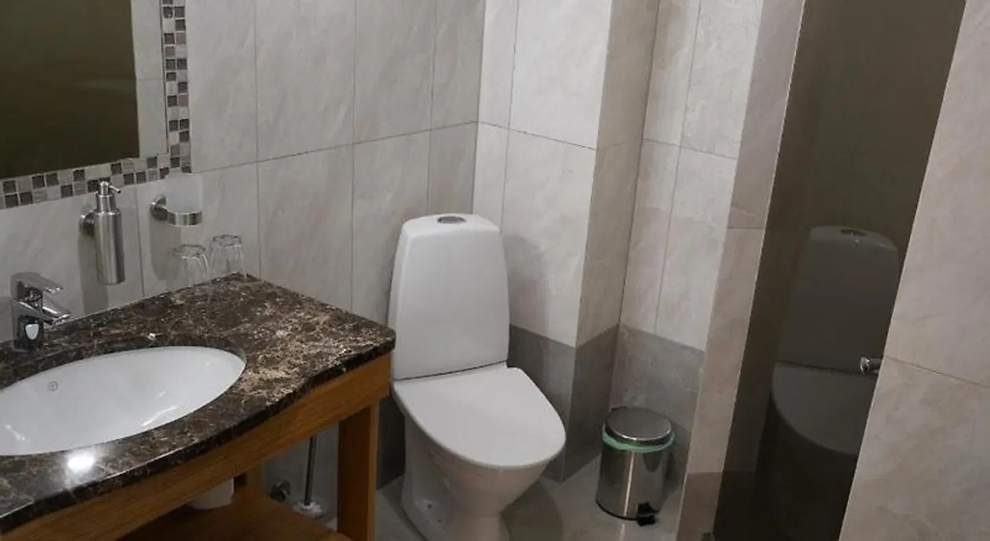 Kutioru puhkekeskus Badezimmer