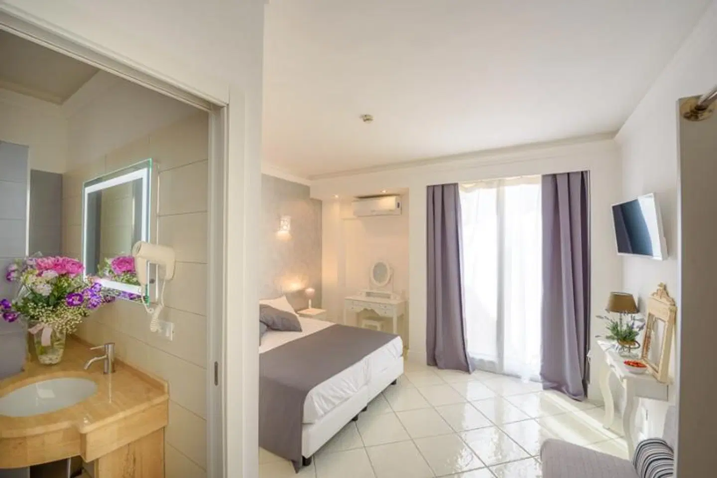 Bussola ROOM_EXAMPLE