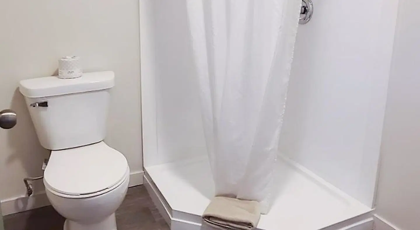 The Trail Inn - Yarbo, SK - Near Esterhazy & Mosaic K1, K2, & K3 Badezimmer