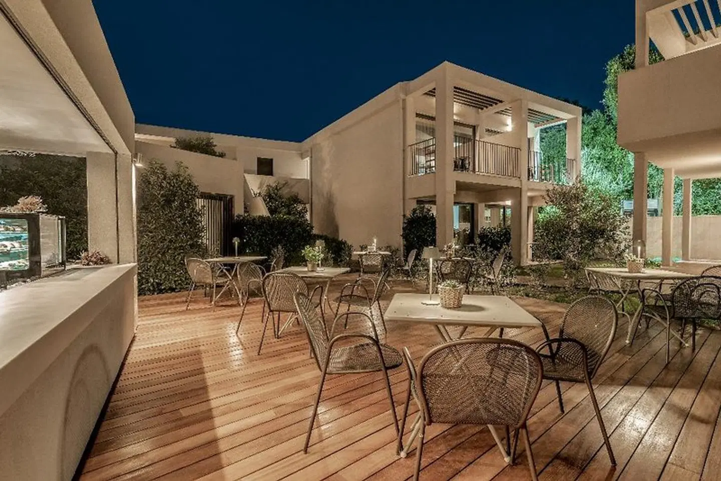 New Beach Hotel Terrasse