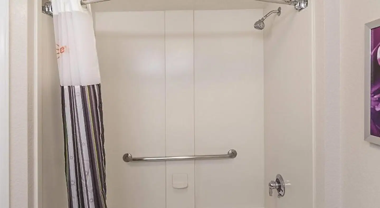 La Quinta Inn & Suites Virginia Beach Badezimmer