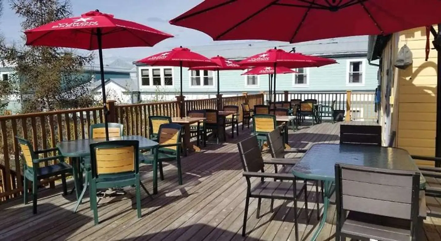 Westmark Inn Dawson City Terrasse