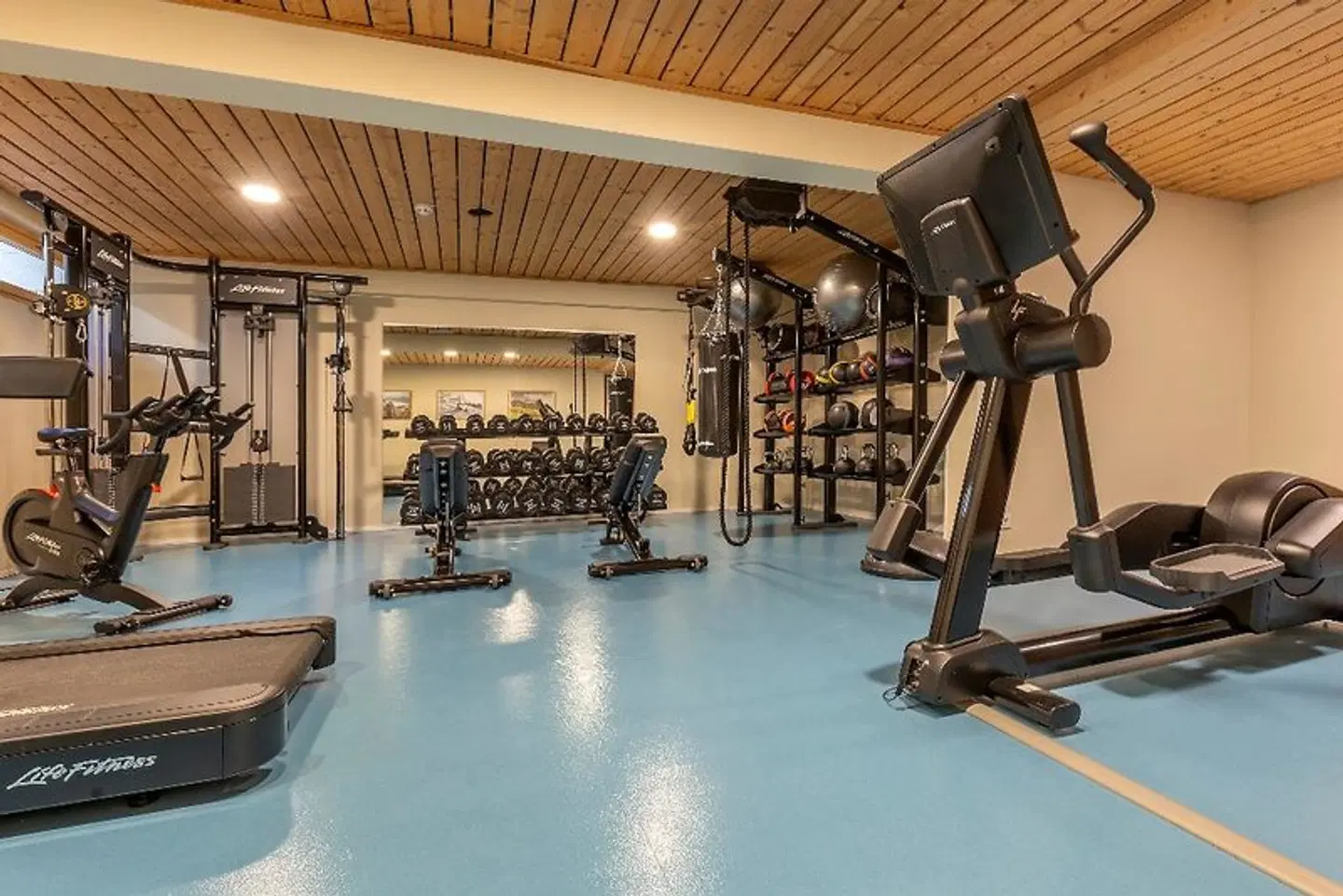 Alpine Club SPORTS_AND_LEISURE