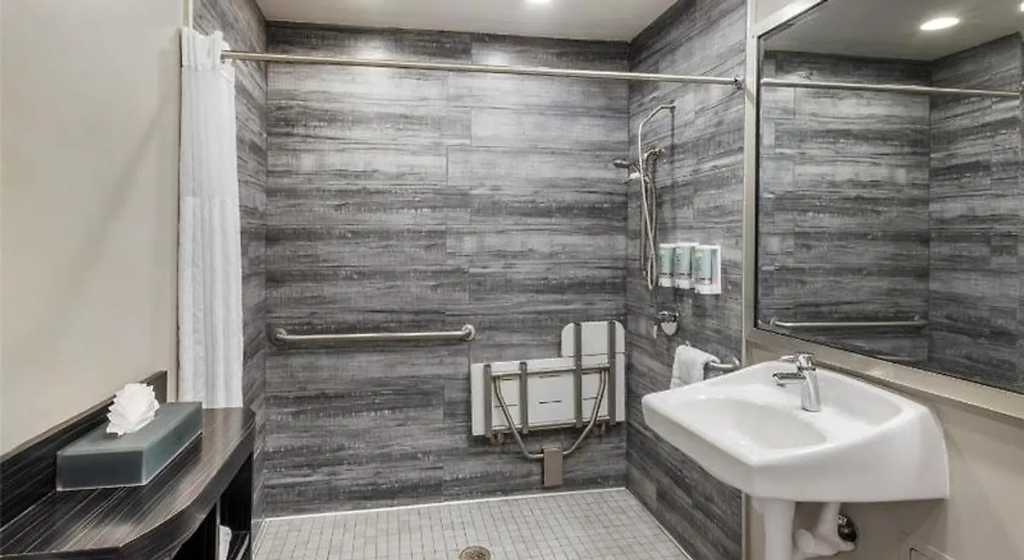 SureStay Plus by Best Western Santa Clara Silicon Valley Badezimmer
