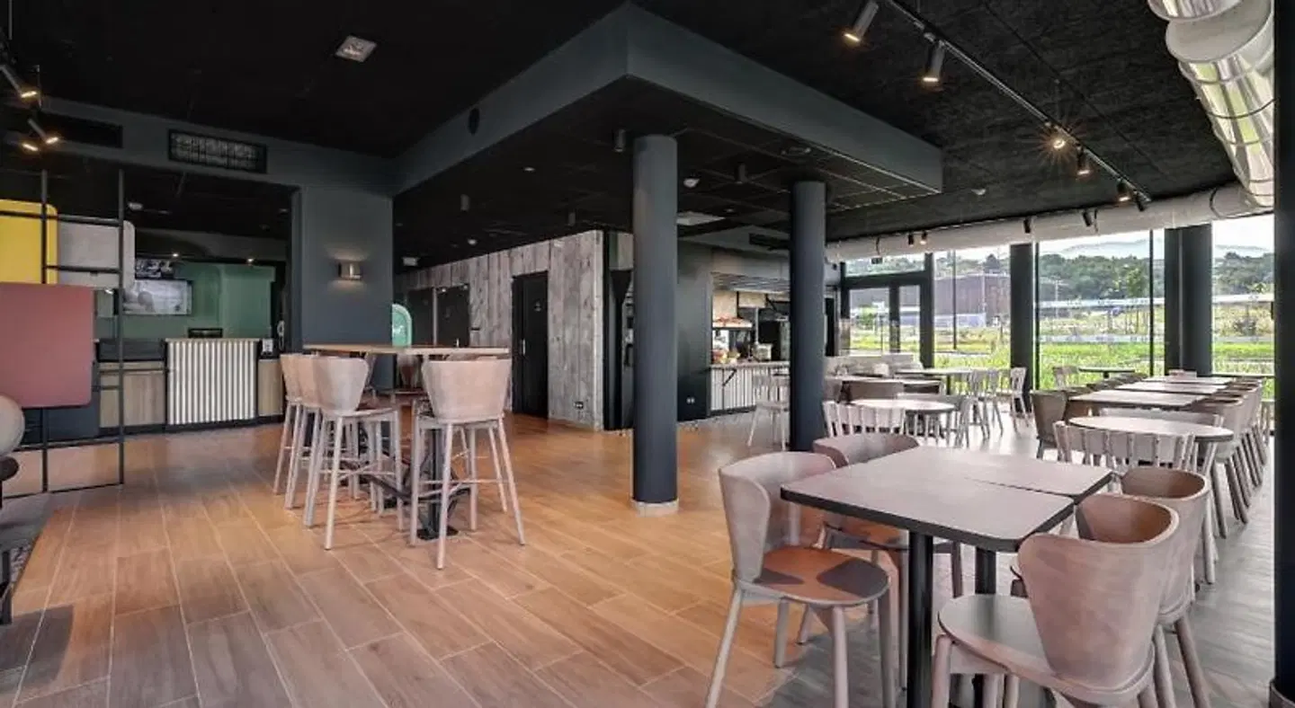 B&B Hotel Evian Publier Bar