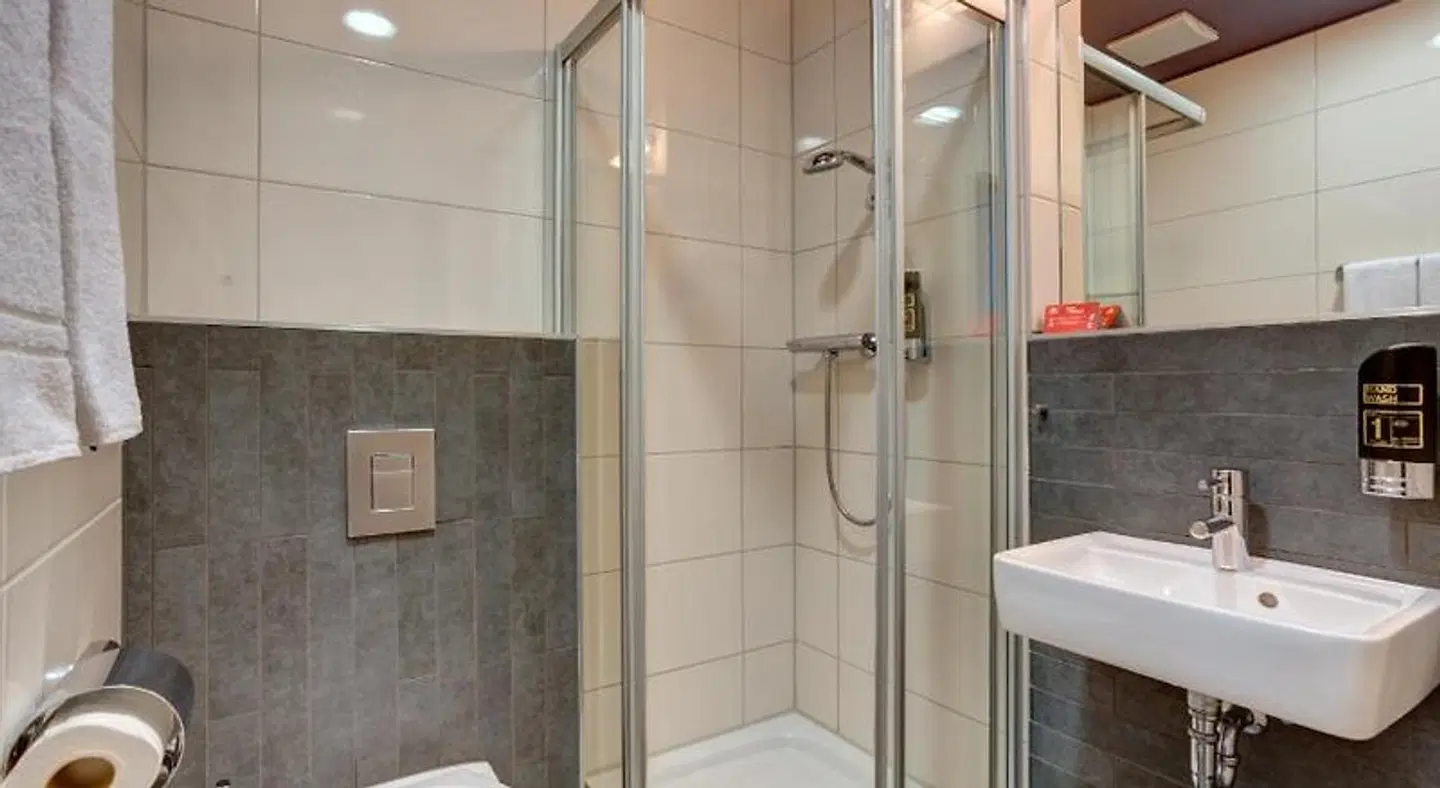 Meininger Hotel Wien Downtown Sissi Badezimmer