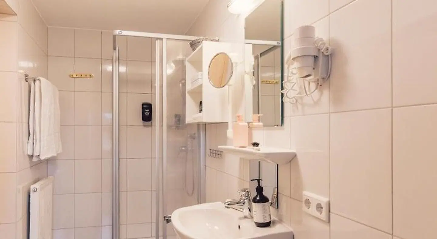 Pitzis Kinderhotel - Family Only Badezimmer