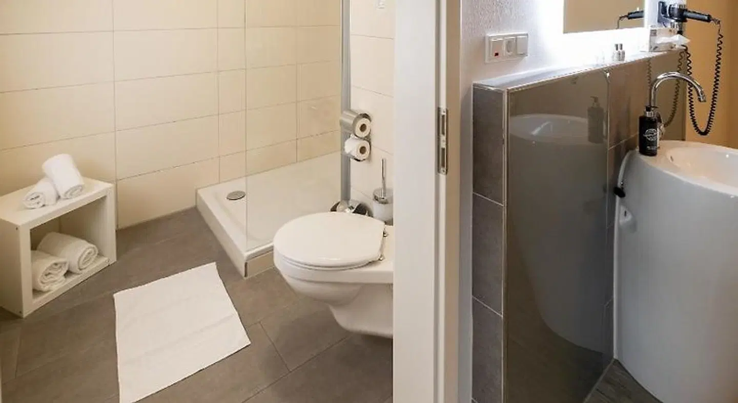 Stadthotel Jever Badezimmer