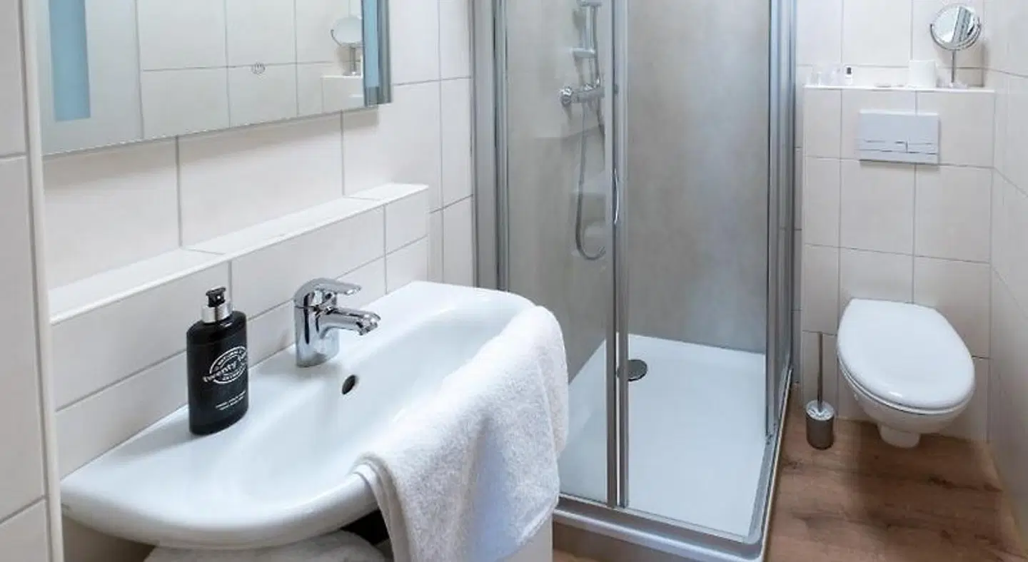 Stadthotel Jever Badezimmer