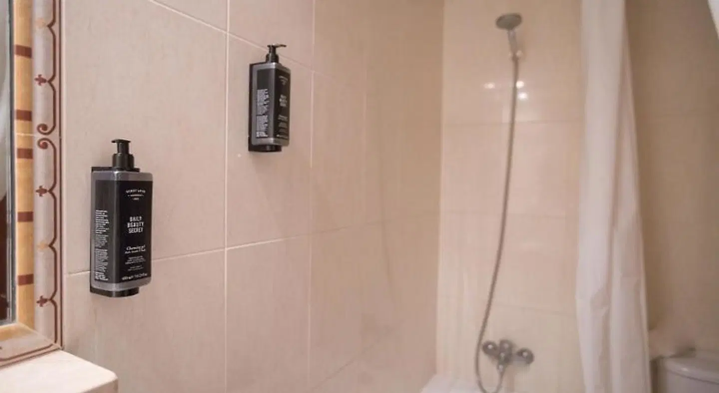 Hotel Mediterráneo Badezimmer