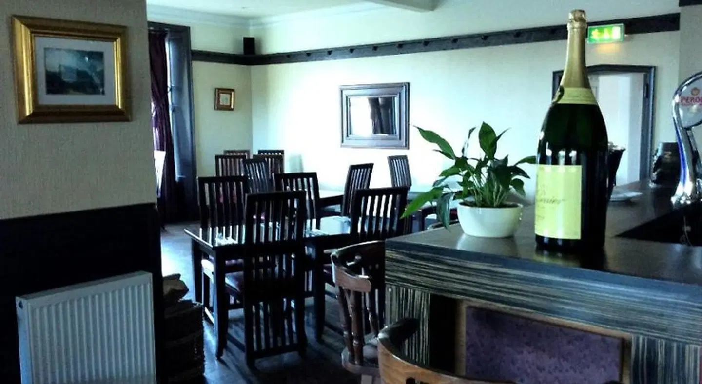 Glencarse Hotel Bar