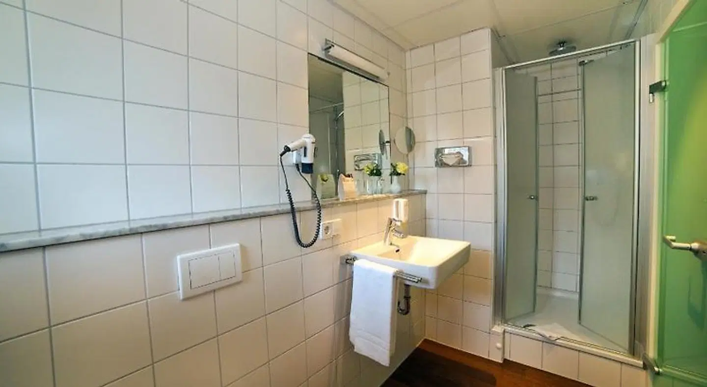 Stadthotel Freiburg - Kolping Hotels & Resorts Badezimmer