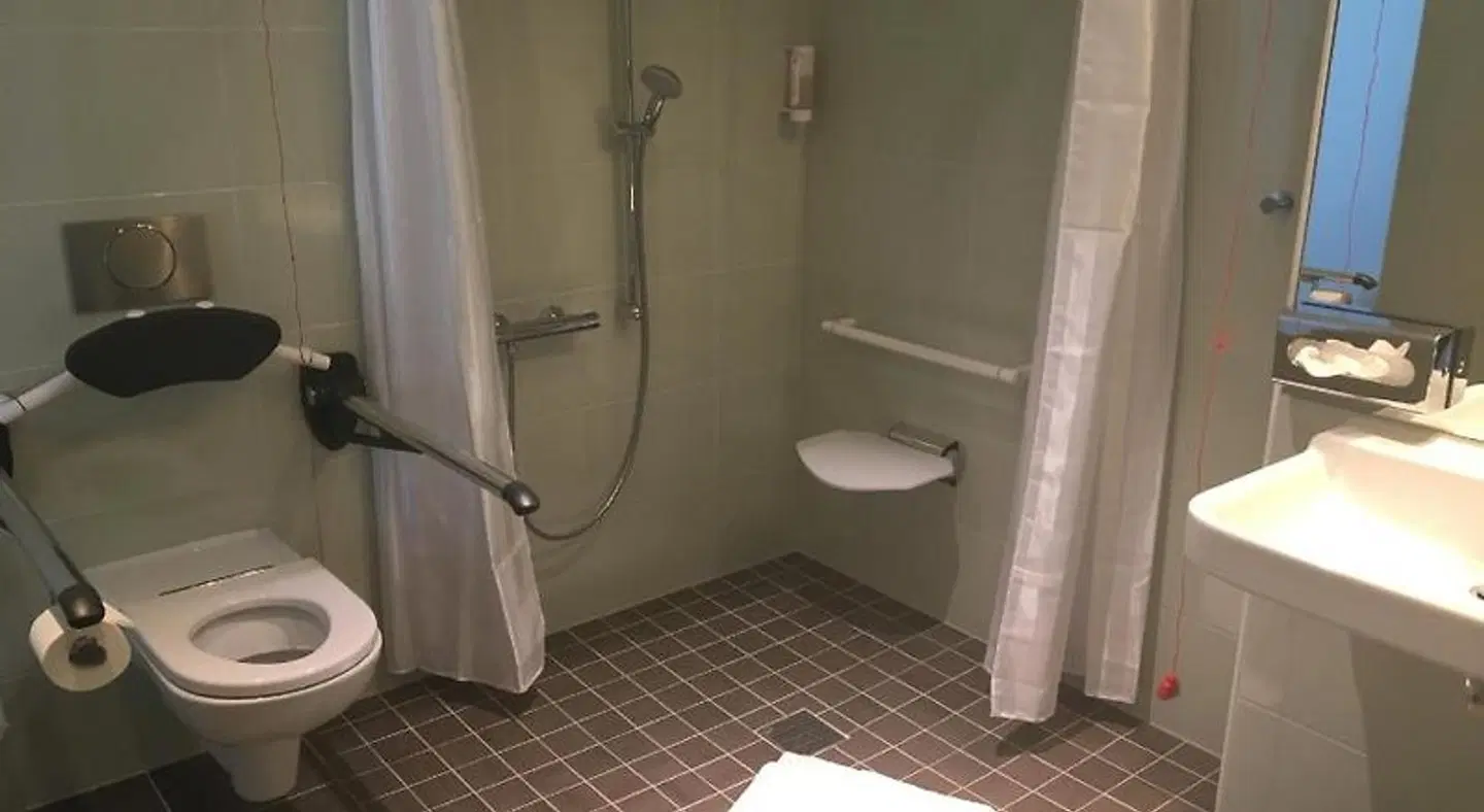 Super 8 by Wyndham Freiburg Badezimmer