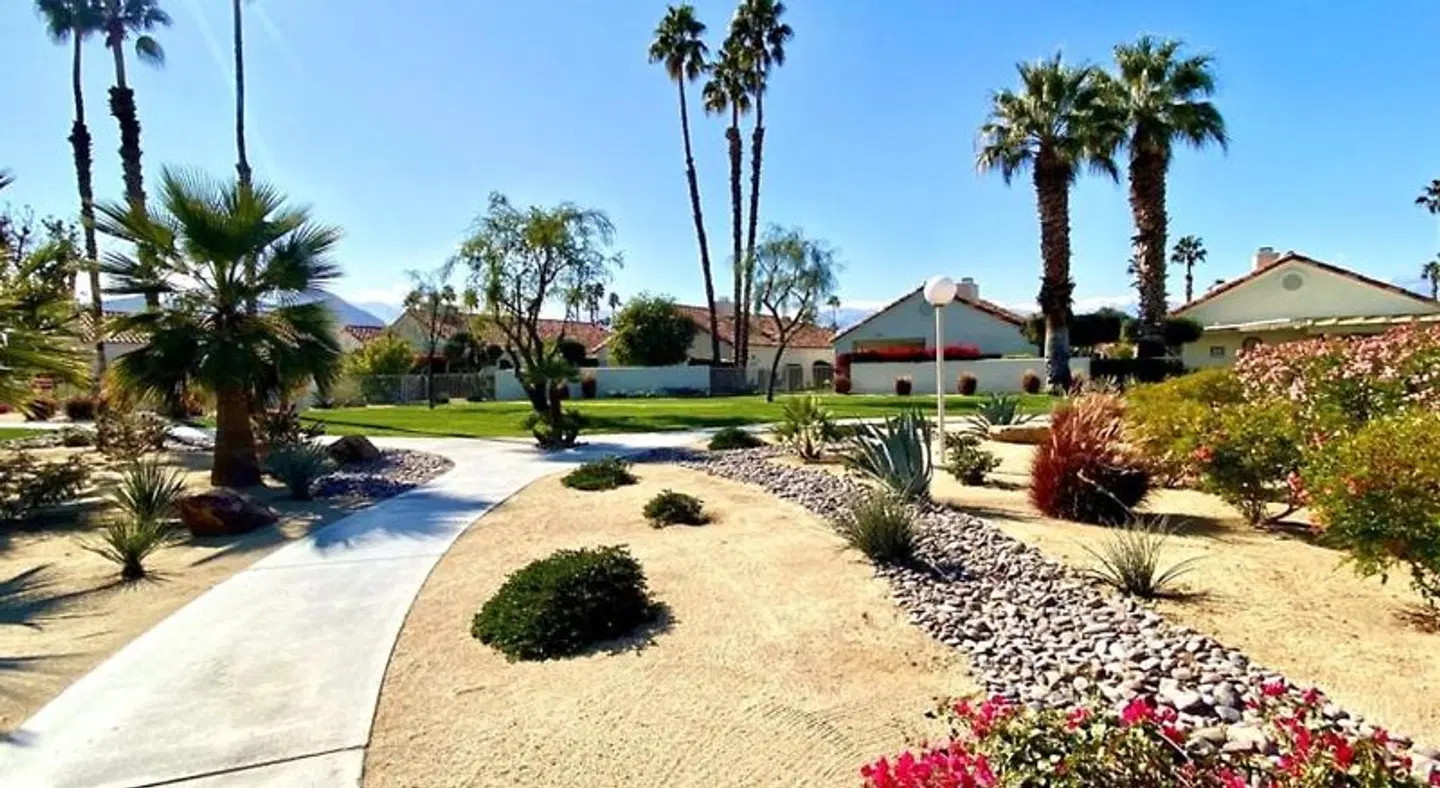 Desert Breezes Resort Garten