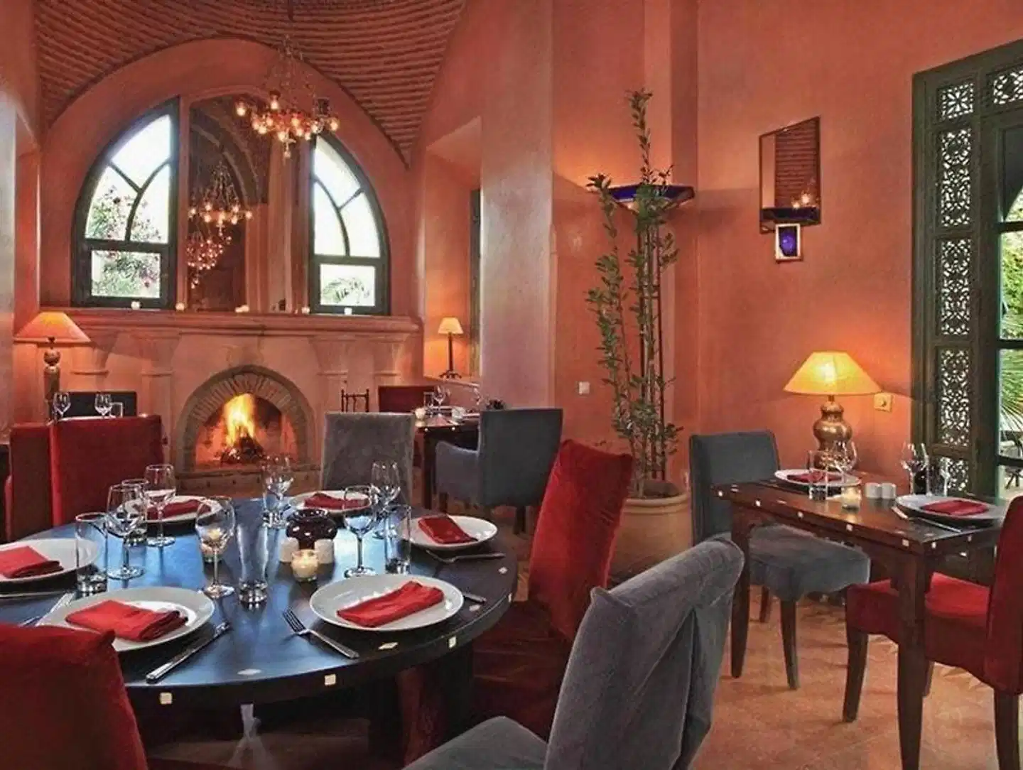 Les Deux Tours Restaurant